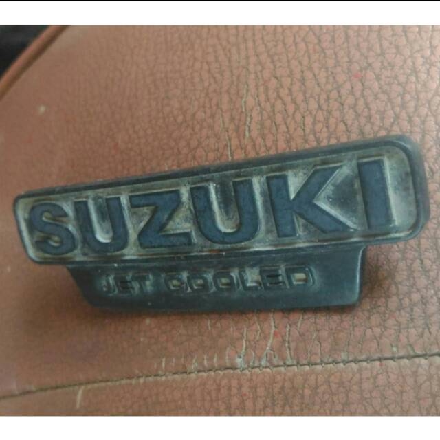 Emblem cover stop suzuki rc