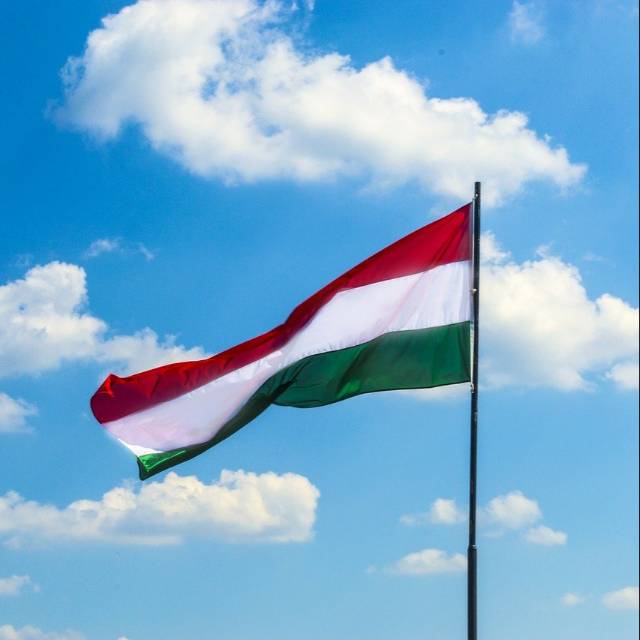 Bendera negara hongaria