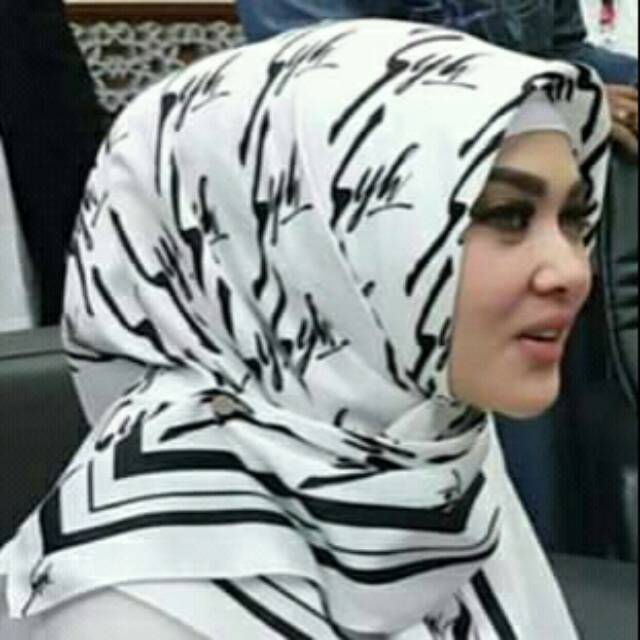 Kerudung syahrini
