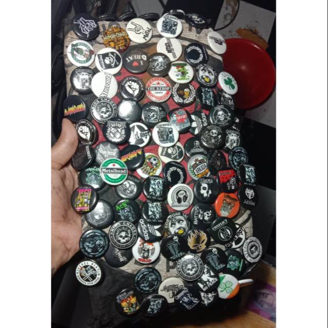 Pin komunitas punk