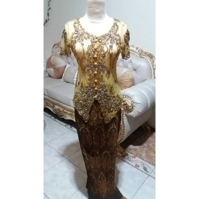 Kebaya lengen pendek