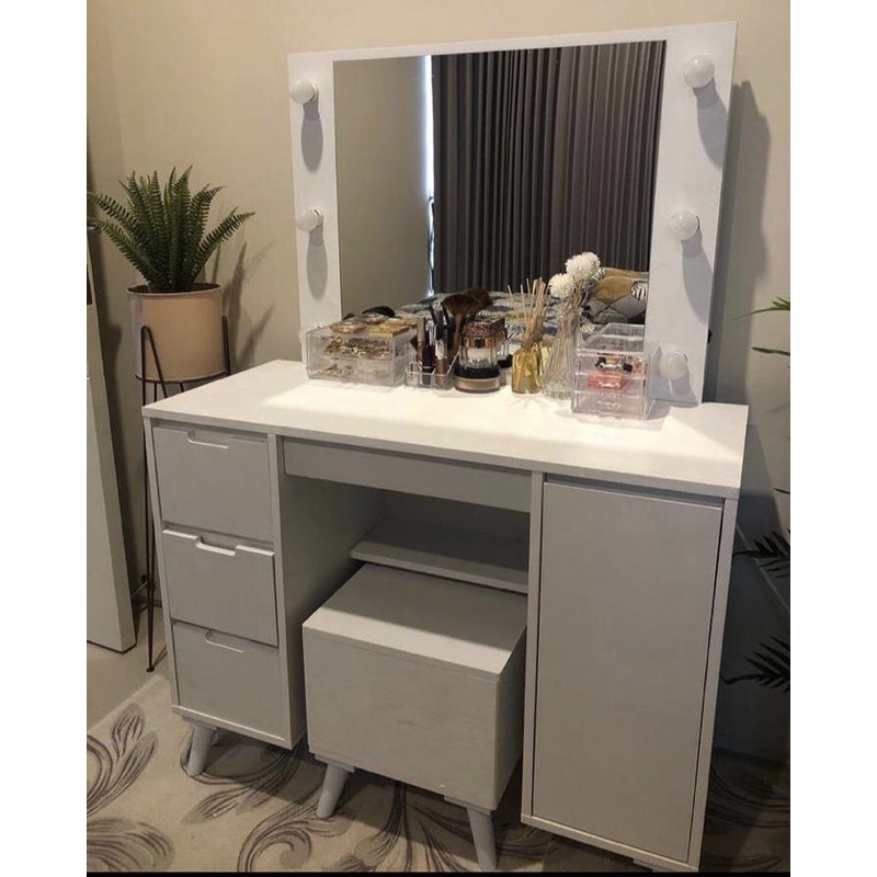 Meja Rias vanity