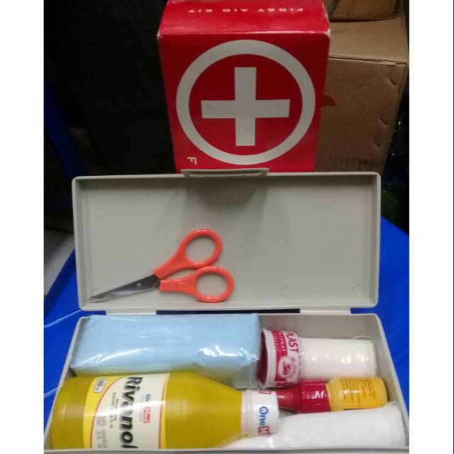 P3K Mobil merah / first aid
