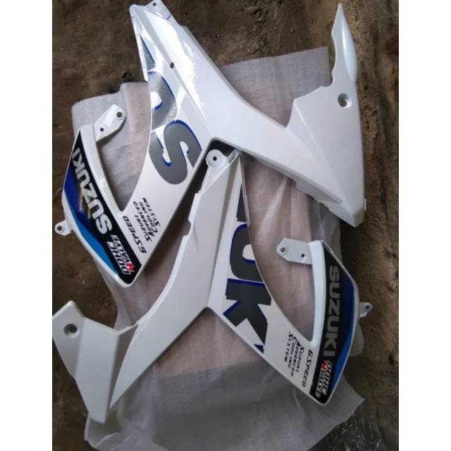 Sayap Satria Fu facelift putih plus striping