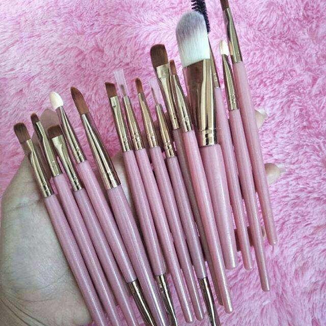 BRUSH MAKEUP SET