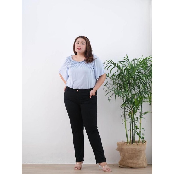 BASIC JEANS HITAM JUMBO