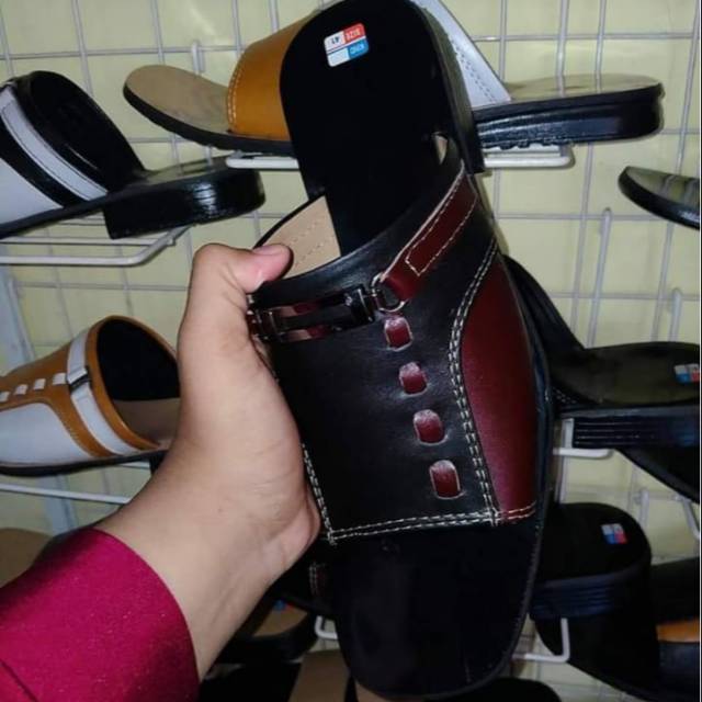 Sandal kulit asli