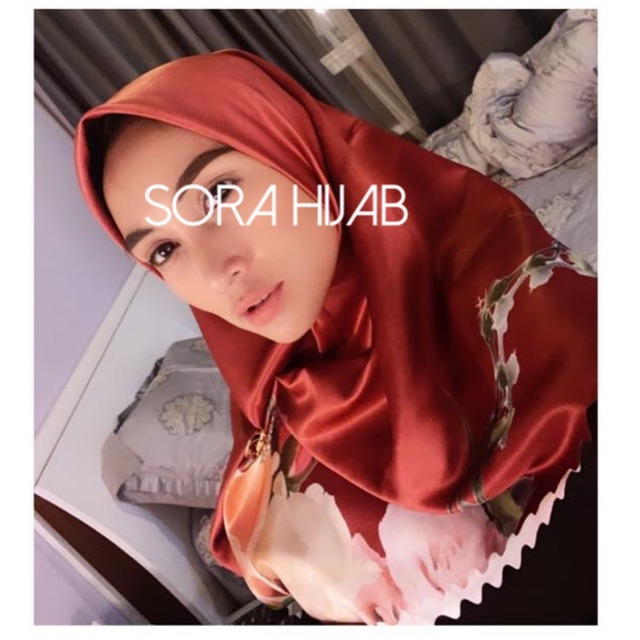 Hijab sora maroon