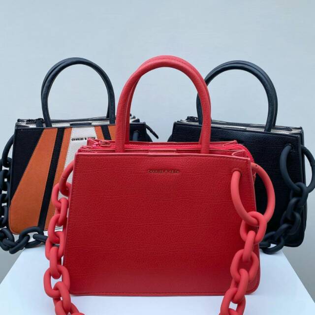 CHELLSARTASTORE : Chunky Chain Top Handle Structured Tote