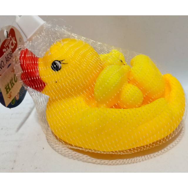 Bebek cicit ibu dan anak