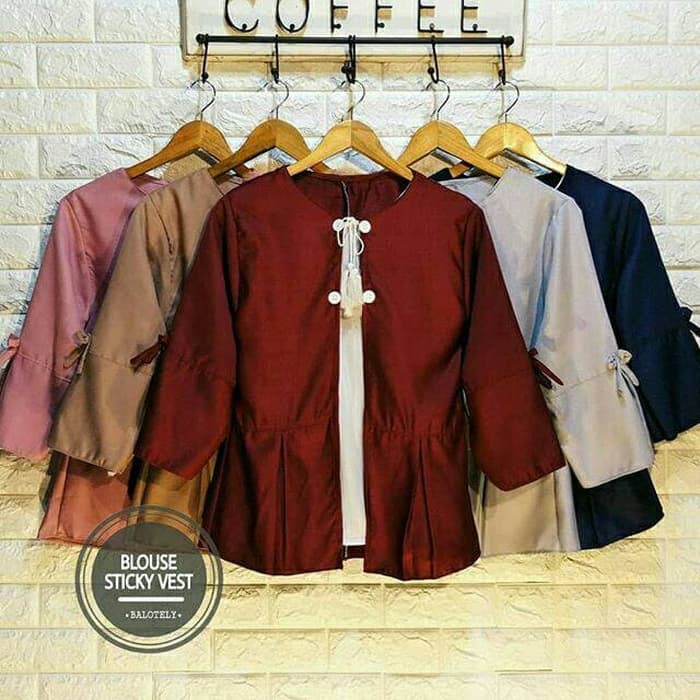 Blouse sticky vest