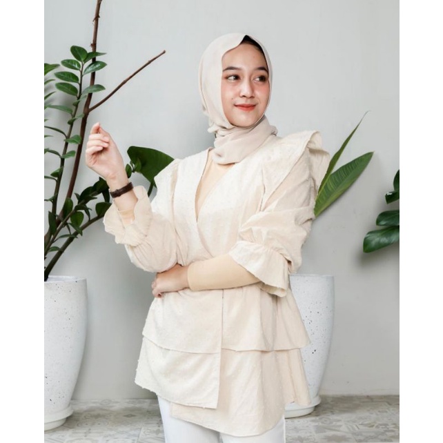 Ayrin Outer Butter Cream by Mometa