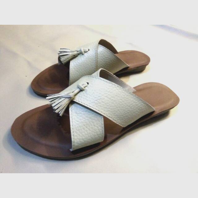 Sandal teplek kulit