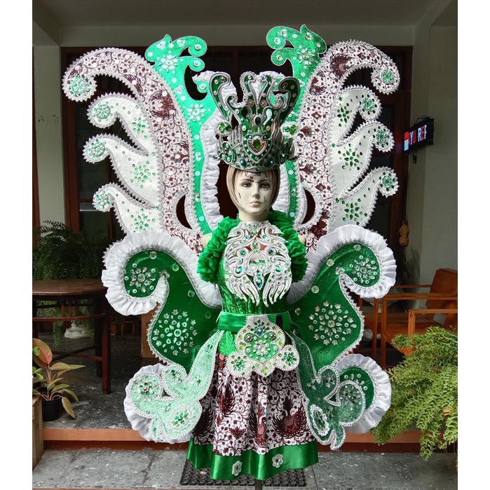 kostum karnaval