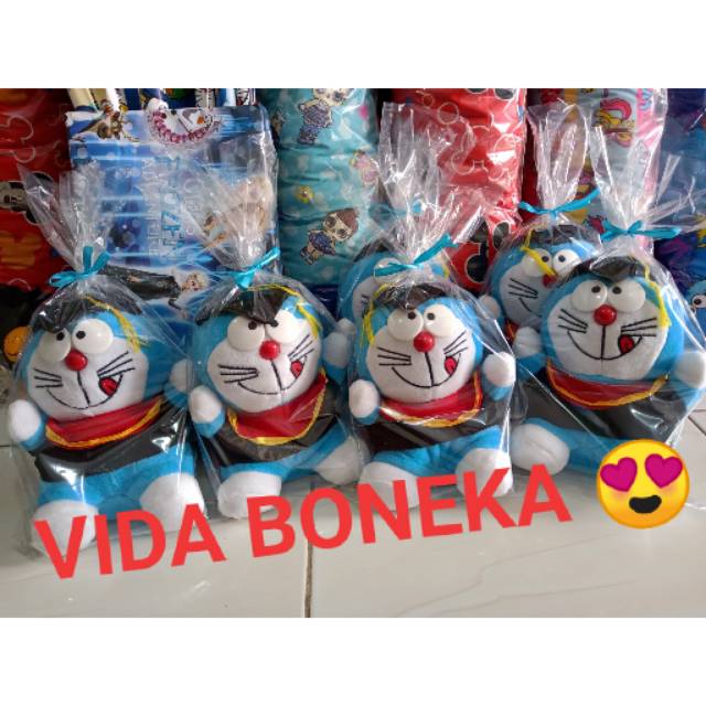Boneka Doraemon Wisuda size S