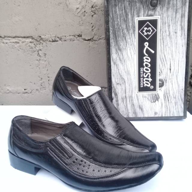 Sepatu pantofel kulit