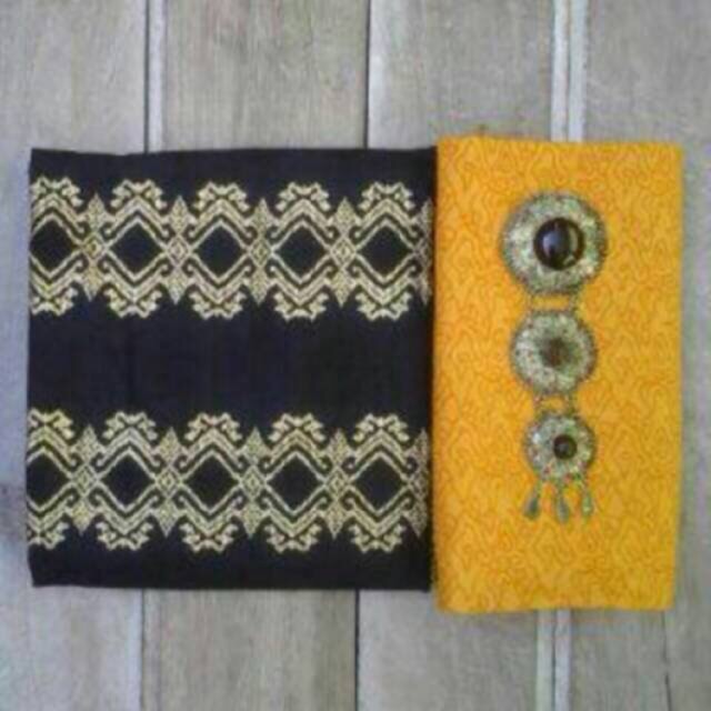 kain batik dan embos
