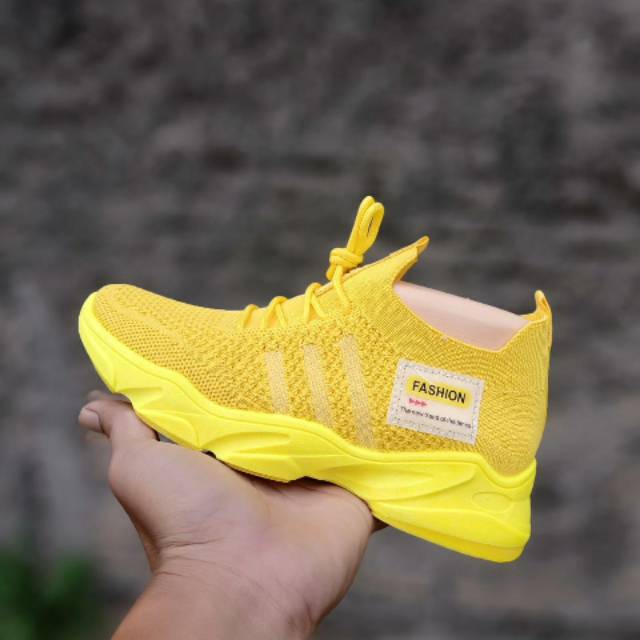 Sepatu wanita slipon