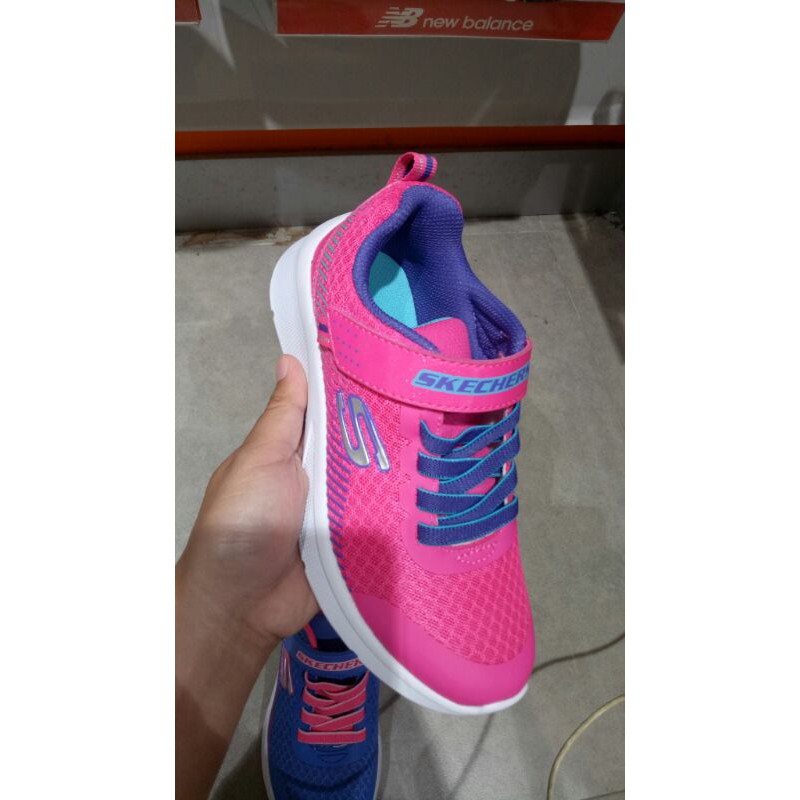sepatu skechers