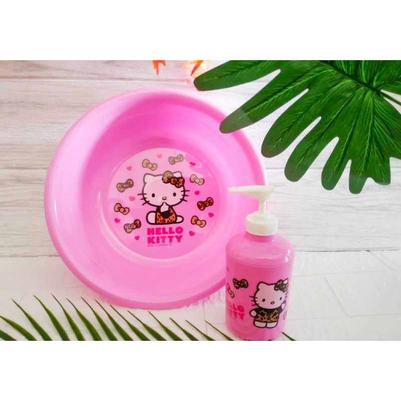 Baskom dan Pump Hellokitty Set