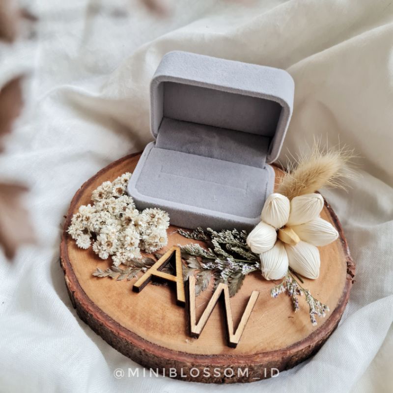SERUNI + INISIAL RING BOX RUSTIC SUEDE VELVET RING BOX