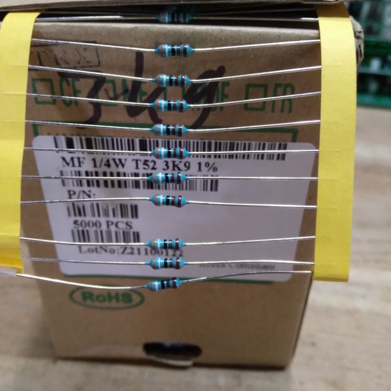 Resistor 3K9 1/4W