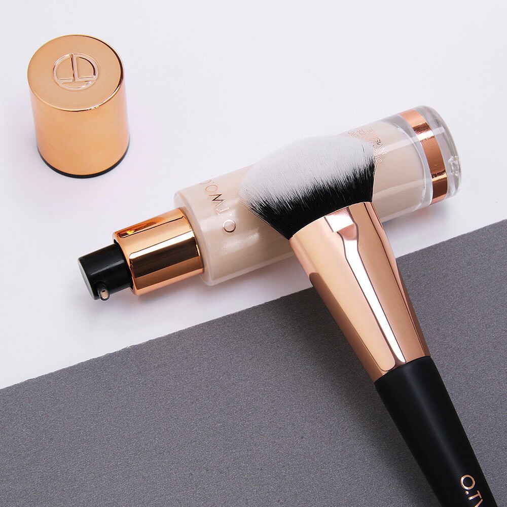 (100% ORIGINAL) O.TWO.O Flat Foundation Brush