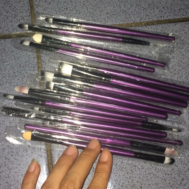 Kuas kosmetik eceran