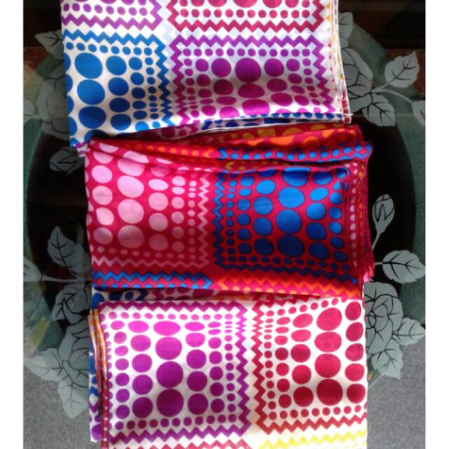 Scarf / jilbab segiempat
