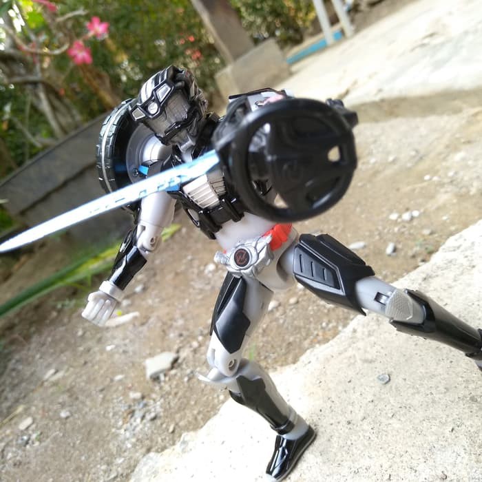 Figure Mainan KW murah