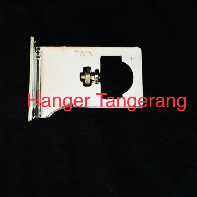 Bracket Pipa Kotak Tembok 7 Cm