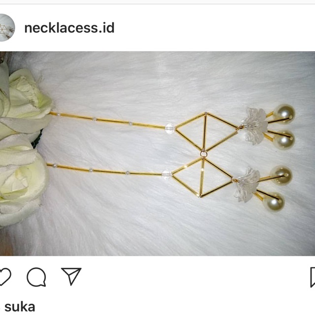 Necklace twins