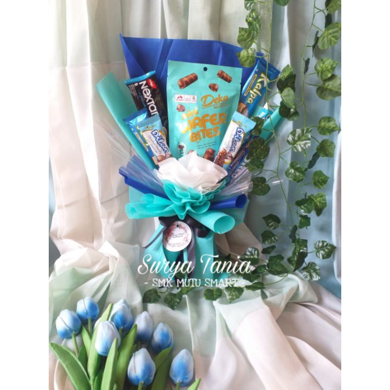 bucket bunga snack dan boneka