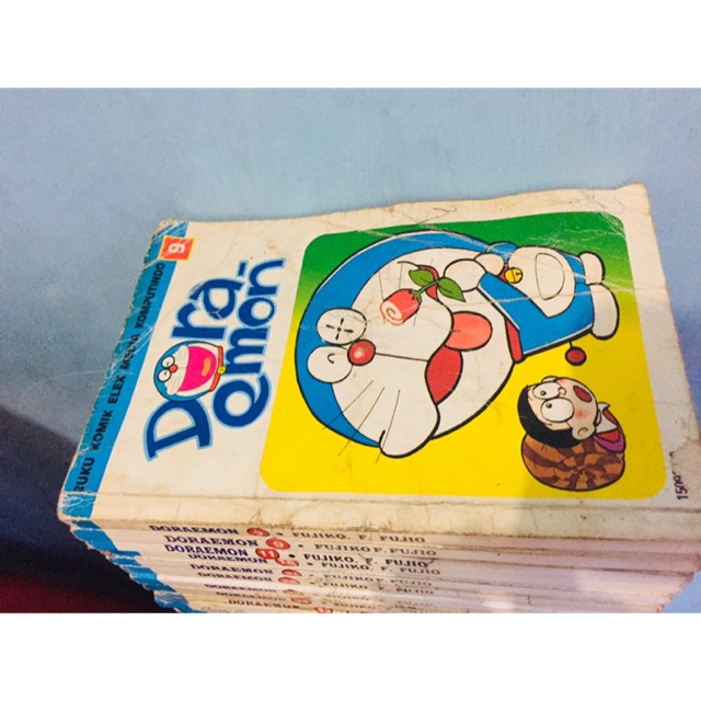 Komik doraemon bekas