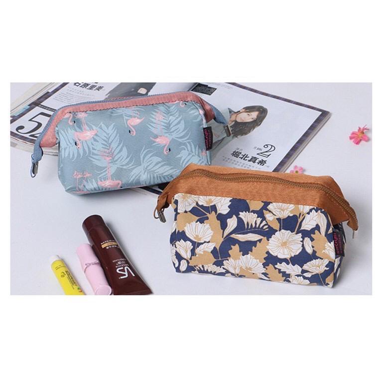 Tas/Pouch Kosmetik Water Resistant