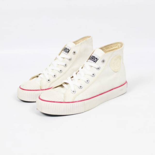 Sepatu warrior classic HC white