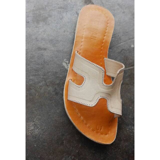 Sandal kulit taslir