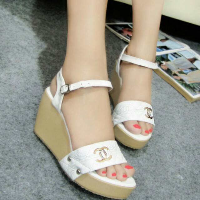 Wedges channel white