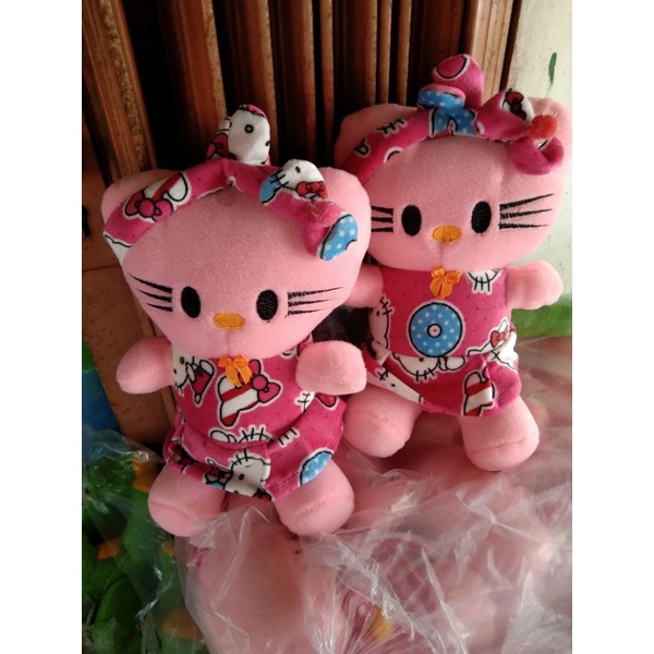 Boneka Hellokity cantii