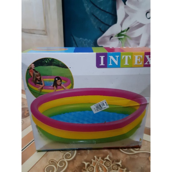 kolam renang Intex