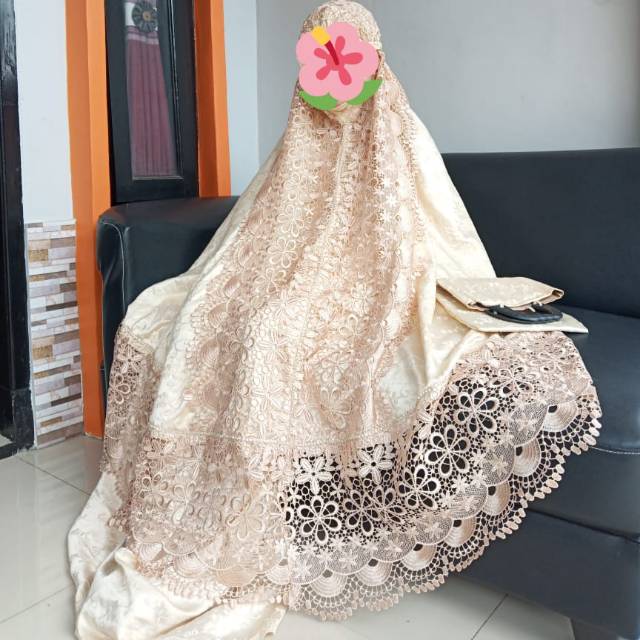 Mukena renda bunga terabaru