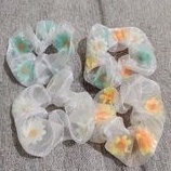 ikat rambut scrunchie daisy