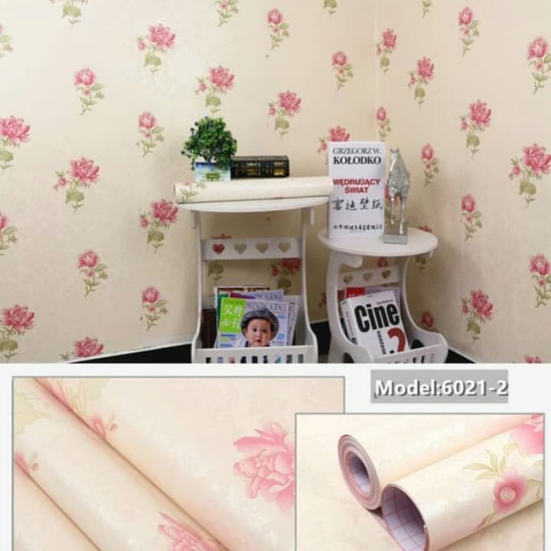 Wallpaper dinding bunga mawar merah