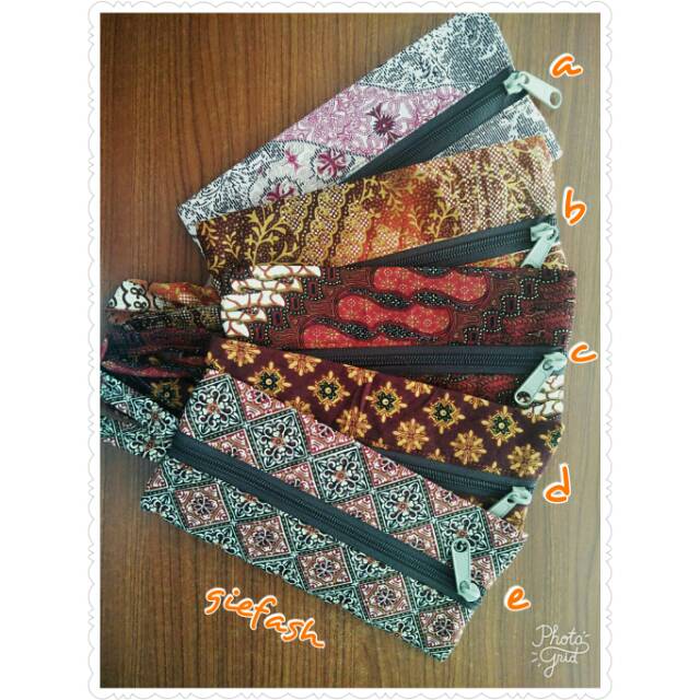 Dompet make up