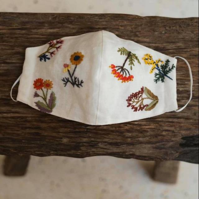 COD//hand embroiderry mask//3ply