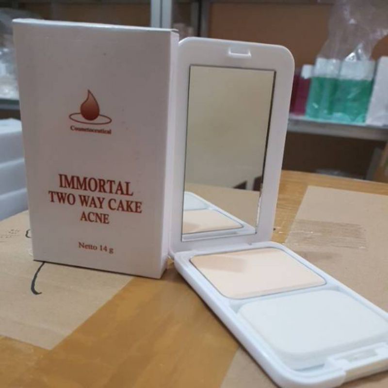 IMMORTAL TWO WAY CAKE ACNE