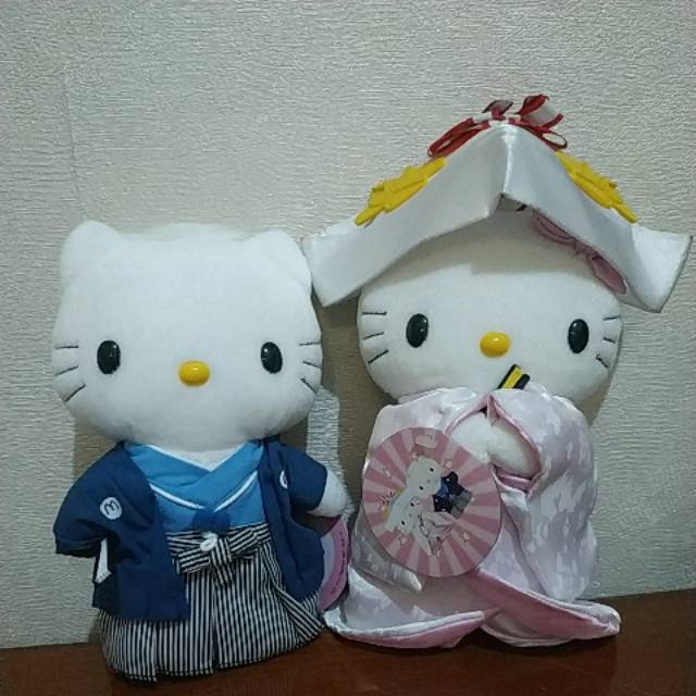 Boneka Hello Kitty edisi Jepang