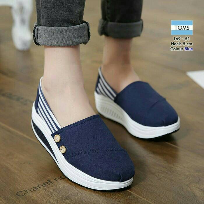 SEPATU TOM KANCING BLASTER BIRU