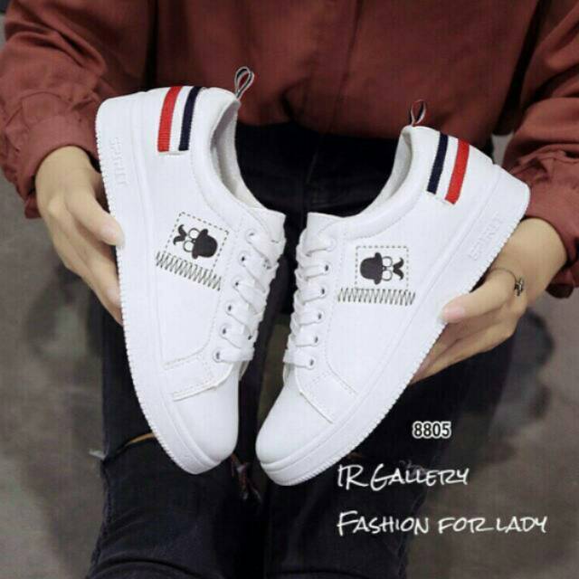 Sepatu wanita