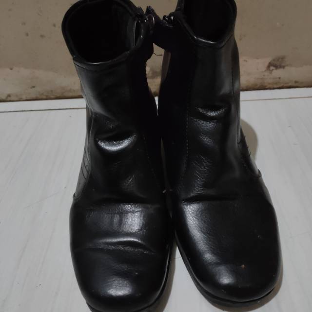 Sepatu kerja boot ukuran 37